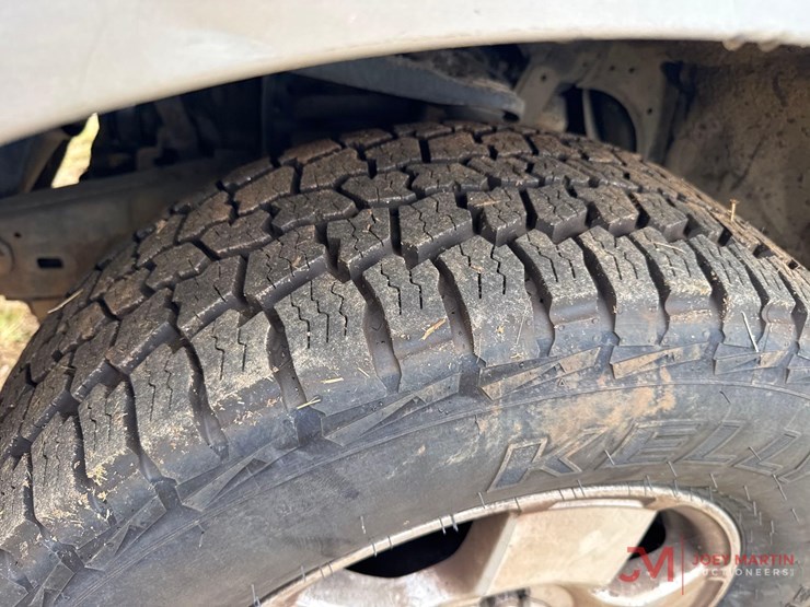 2011-toyota-tundra-sr5-image-8