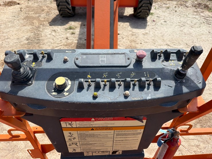 2013-jlg-600aj-image-3