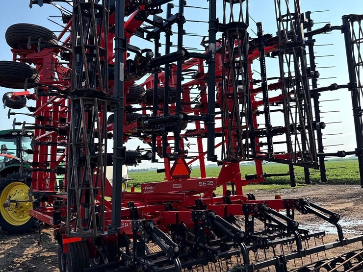 2013-kuhn-krause-5635-46ft-field-cultivator-image-16