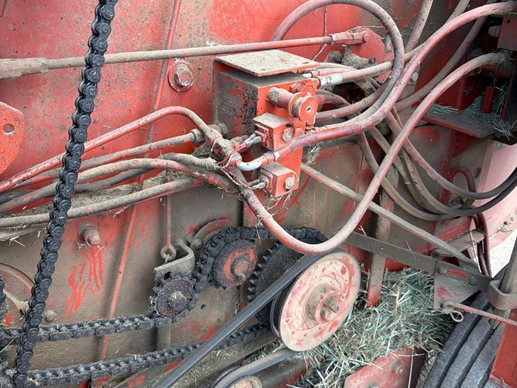 hesston-555t-image-29