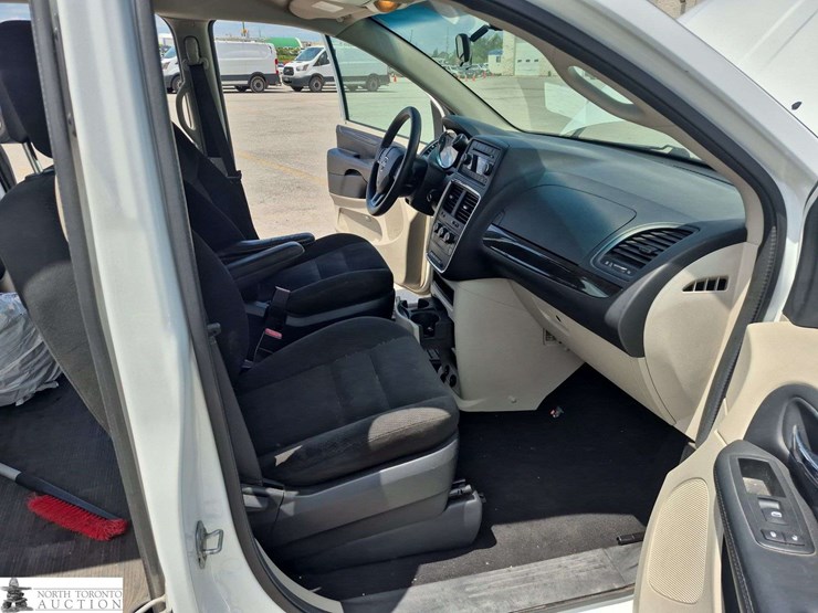 2016-dodge-grand-caravan-sxt-image-33