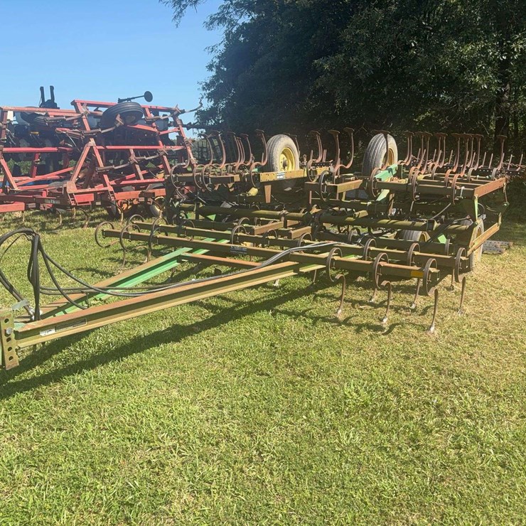 John Deere 940 Field Cultivator, 22ft, Remlinger 3 bar harrow
