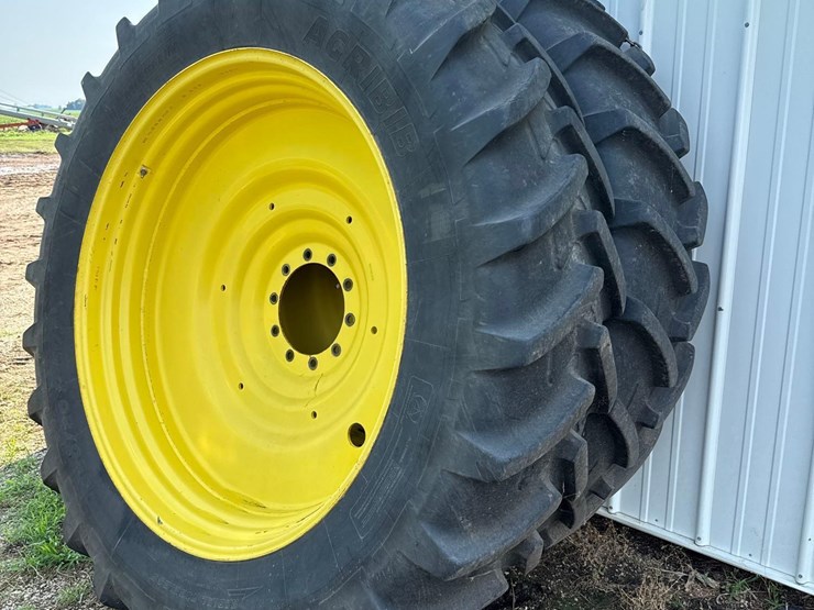 2013-john-deere-8235r-image-86