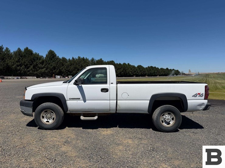 2003-chevrolet-silverado-2500hd-image-2