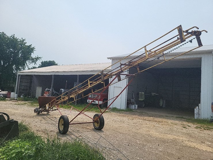 new-holland-bale-conveyor-w/transport-tires-and-electric-motor-image-5
