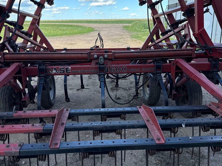 case-ih-4600-image-28
