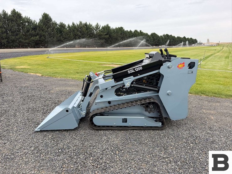 2026-ssl1200-mini-skid-steer-image-4
