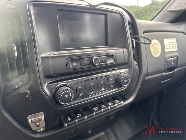 2016-chevrolet-3500hd-image-14