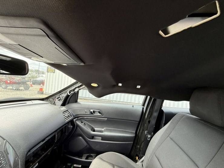 2019-ford-explorer-image-33