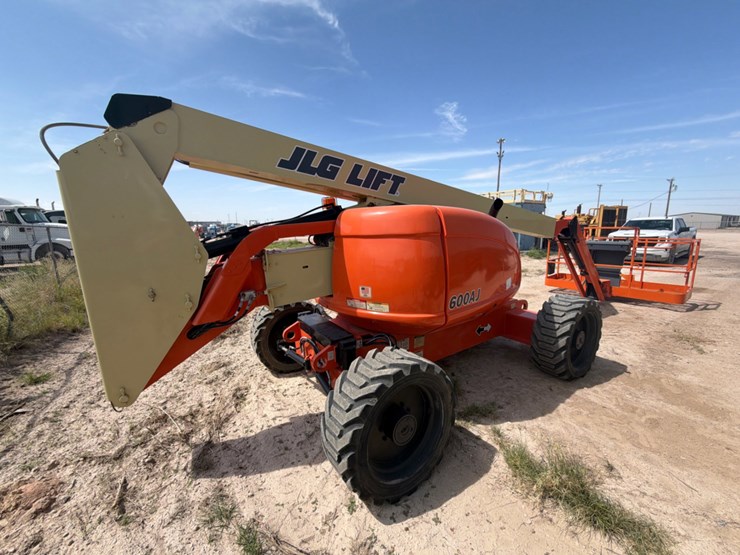2013-jlg-600aj-image-9