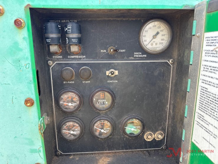 compair-1850-towable-air-compressor-image-17