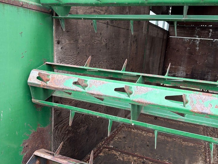 badger-18ft-front-unload-silage-wagon-image-20