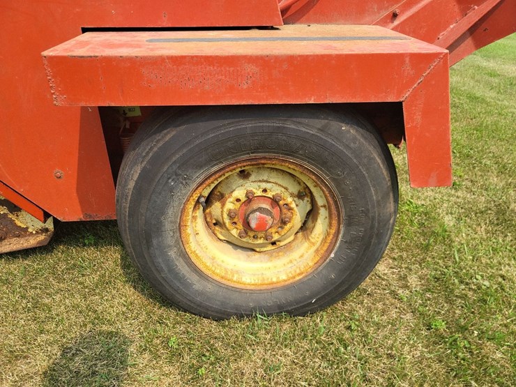 gehl-1600-round-baler-image-15