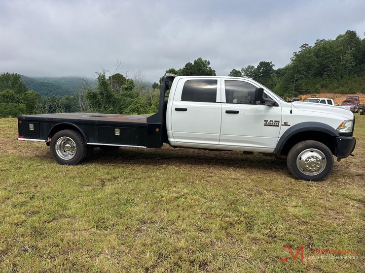 2014-ram-4500-heavy-duty-flatbed-truck-image-2