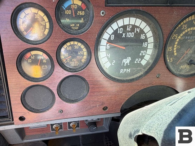 2001-mack-cl713-image-61