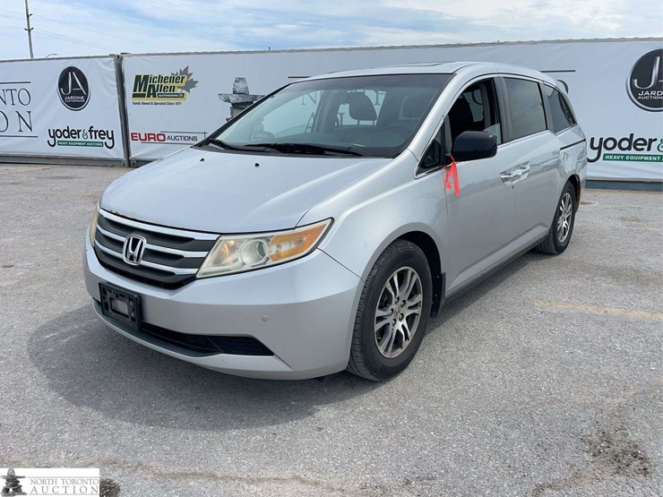 2011-honda-odyssey-image-1
