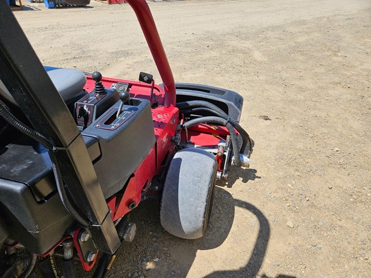 2016-toro-greensmaster-3150-image-22