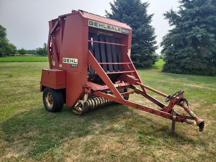 gehl-1600-round-baler-image-7