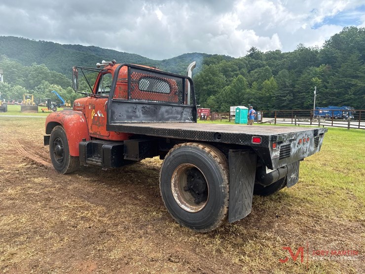 1963-b-model-mack-truck-image-7