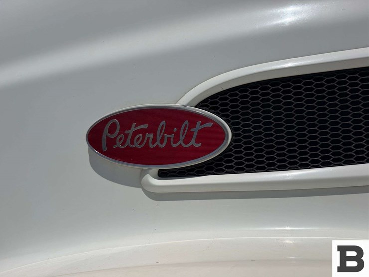 2012-peterbilt-384-image-52