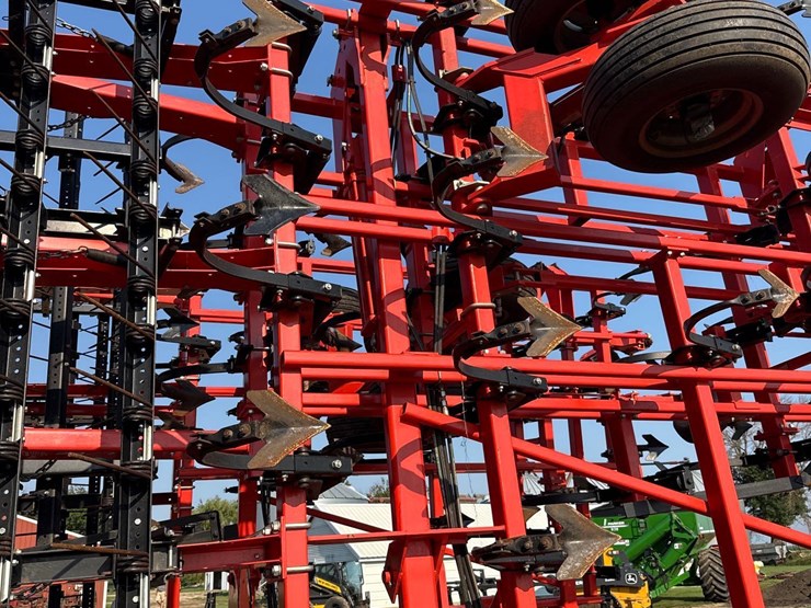 2013-kuhn-krause-5635-46ft-field-cultivator-image-24