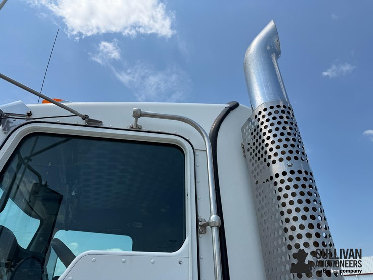 2010-kenworth-t800-image-14