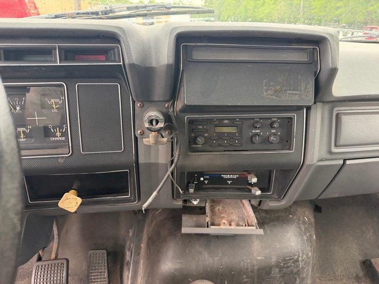 ford-f700-image-38