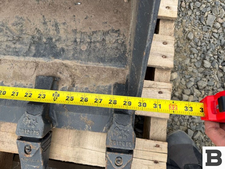 bobcat-30"-bucket-image-8
