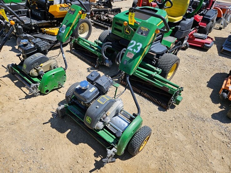 john-deere-220-image-1
