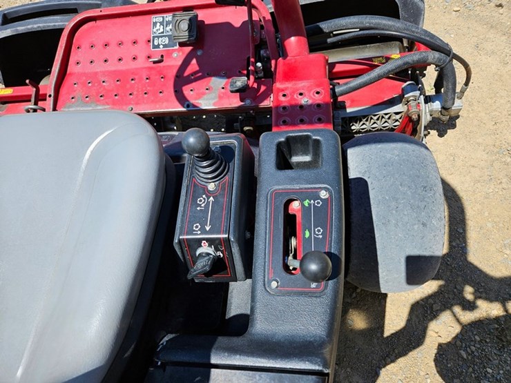 2016-toro-greensmaster-3150-image-27