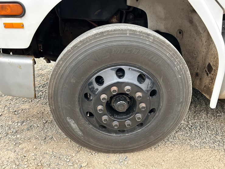 2003-freightliner-fl112-image-120