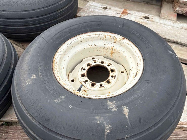 3---12.5-15-rims-&-tires-image-3