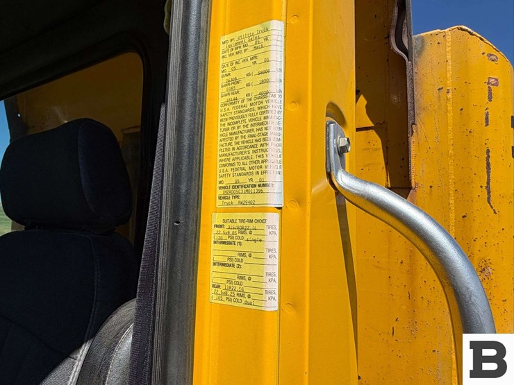 2001-mack-cl713-image-57