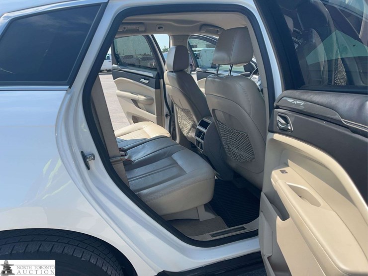 2011-cadillac-srx-image-18