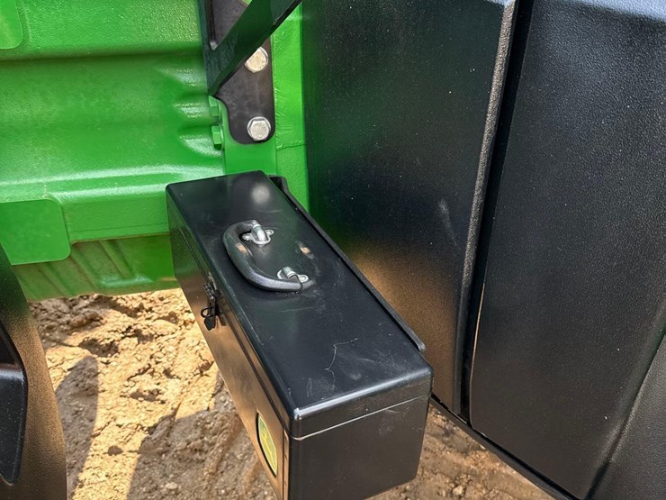 2013-john-deere-8235r-image-81