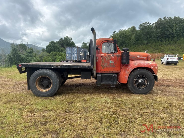 1963-b-model-mack-truck-image-3