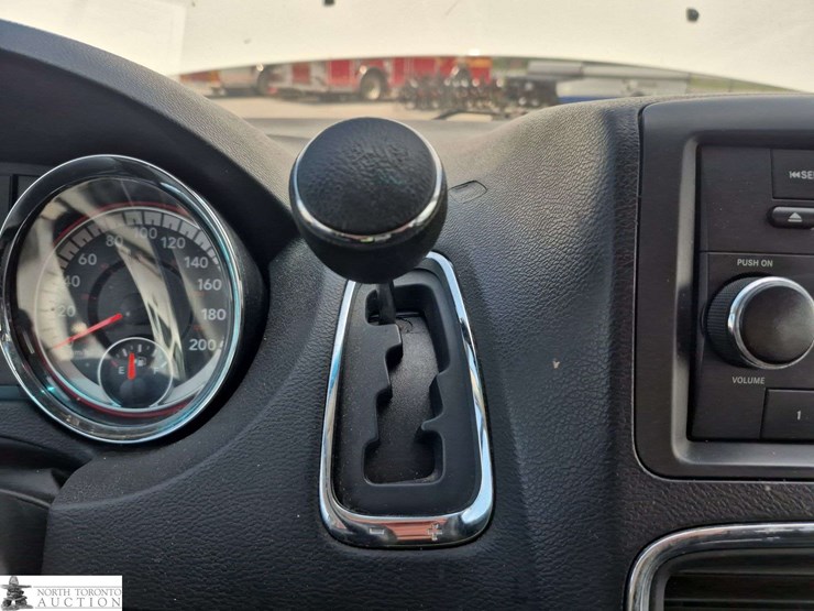 2016-dodge-grand-caravan-sxt-image-19