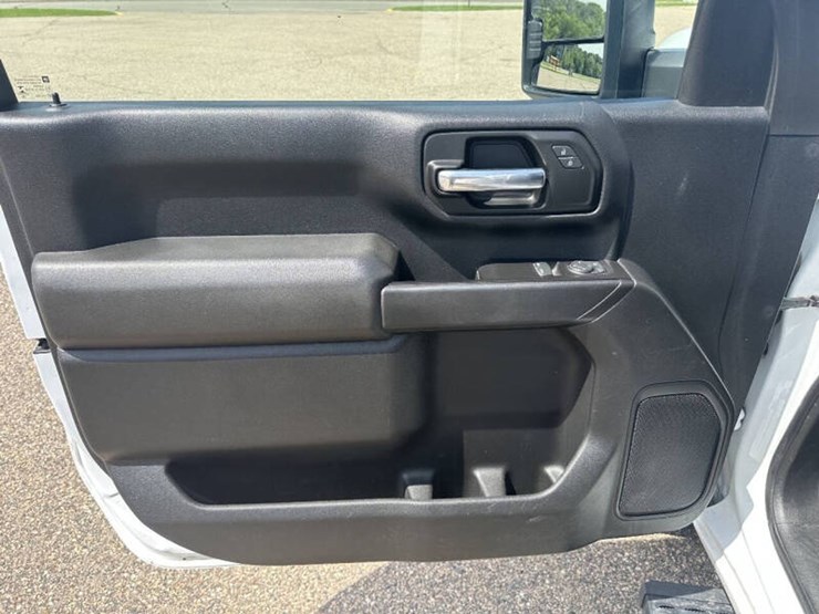 2020-chevrolet-silverado-2500hd-image-6
