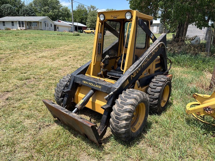 new-holland-l553-image-1