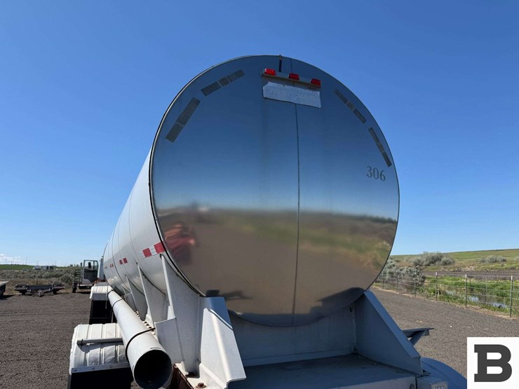 1994-west-mark-8000-gallon-tanker-trailer-image-29
