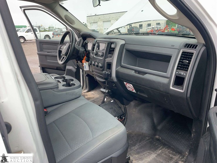 2014-dodge-1500-image-18