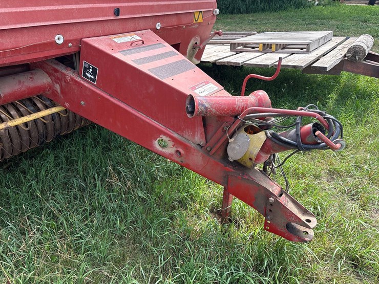 new-holland-660-image-14