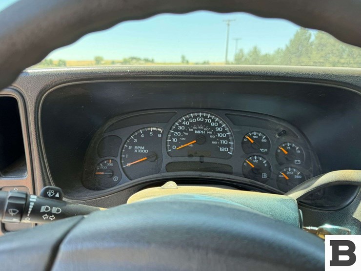 2003-chevrolet-silverado-2500hd-image-25
