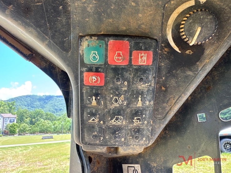 2024-deere-331g-image-19