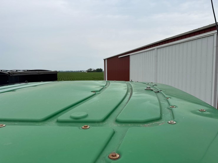 2014-john-deere-8320r-image-94