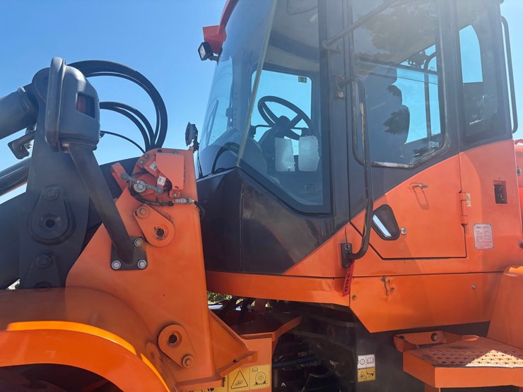 2013-doosan-dl250tc-image-8