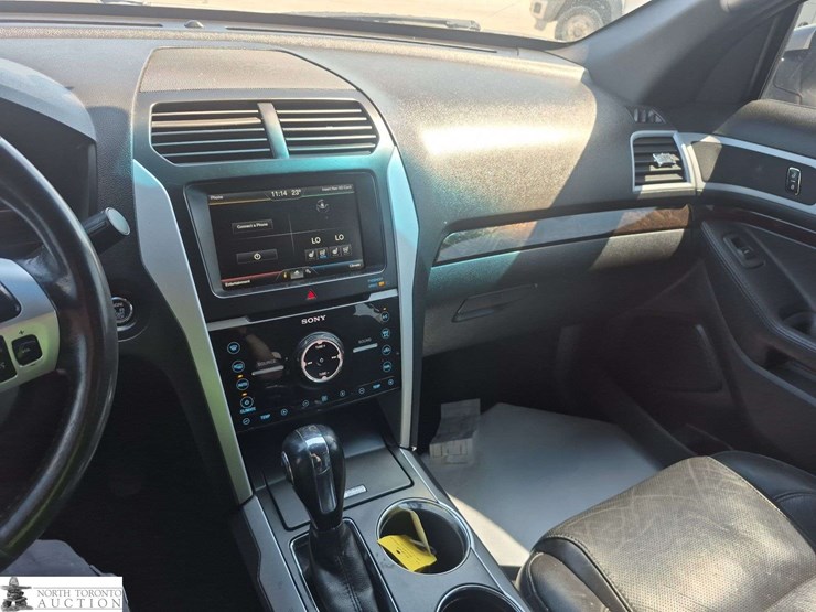 2011-ford-explorer-image-25
