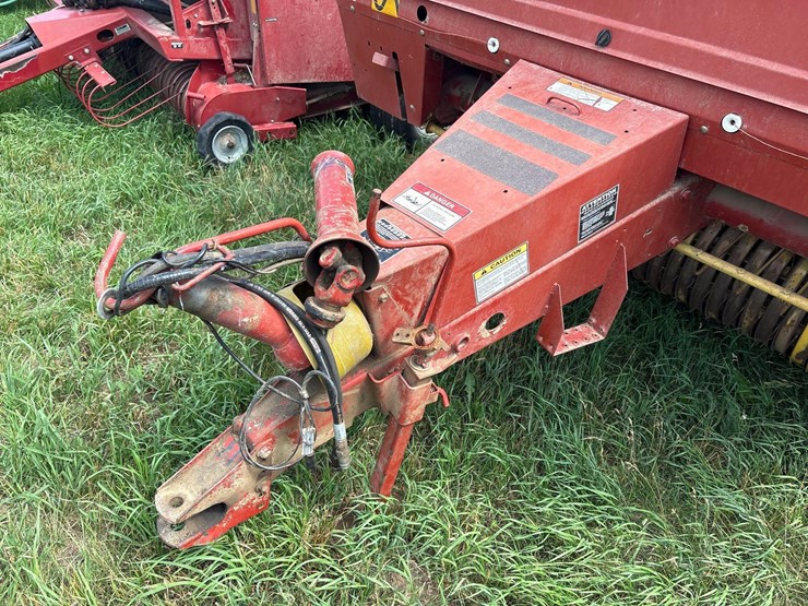 new-holland-660-image-15