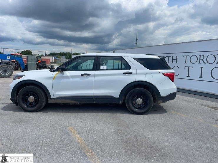 2022-ford-explorer-image-8