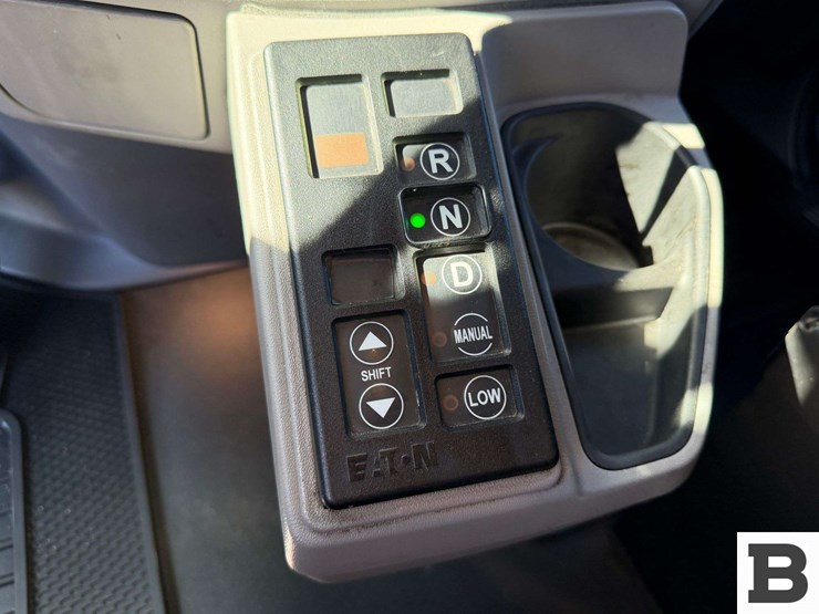 2016-peterbilt-579-image-59